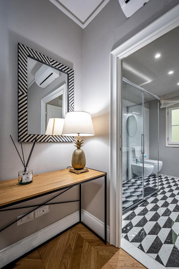 Hs4U Ricasoli Luxury apartment near Duomo N. 3 Florencia Exterior foto